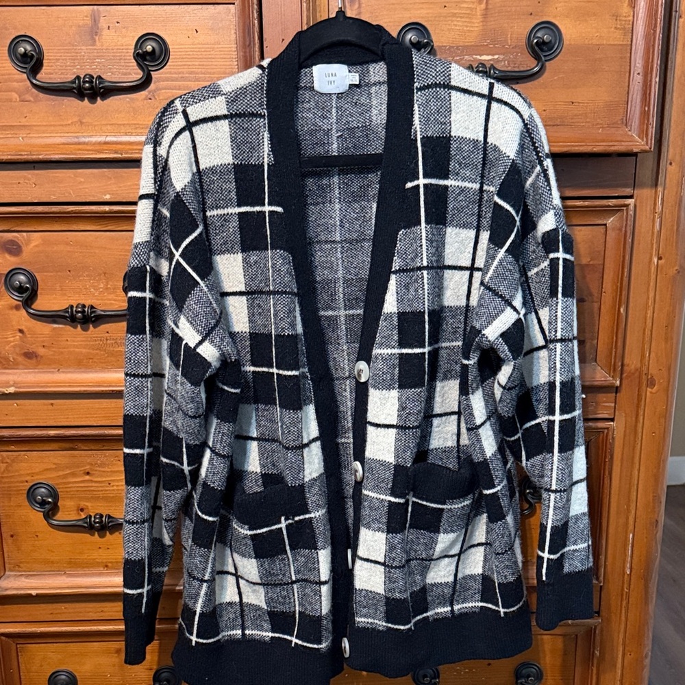 Plaid Black and White Women's Sweater cardigan